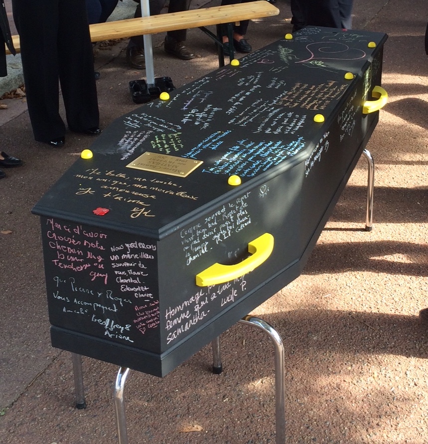 Cercueil couleur ardoise personnalisé avec un message