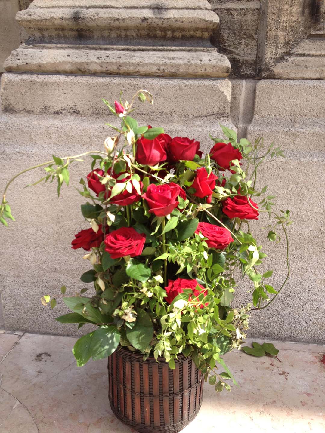 Corbeille De Roses Rouges